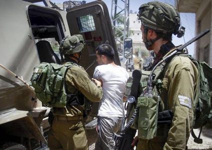 اعتقال شاب والاعتداء على آخر في قلقيلية