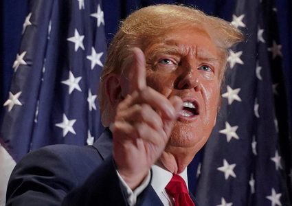 ترامب يتعهّد إلغاء أي إجراءات تعرقل تزويد إسرائيل بالسلاح