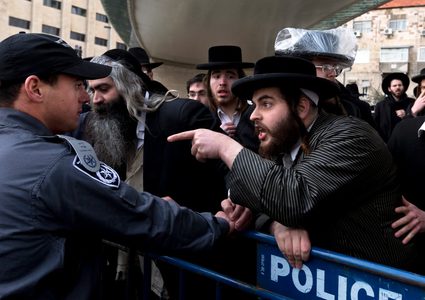 وزير جيش الاحتلال يقرر السماح بإرسال 7000 أمر تجنيد للحريديم