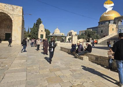 40 ألفا يؤدون صلاة الجمعة في المسجد الأقصى