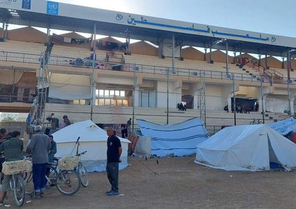 ملعب فلسطين الدولي بات اليوم مكاناً يؤوي النازحين بمدينة غزة في ظل التهجير القسري جراء استمرار حرب الإبادة .