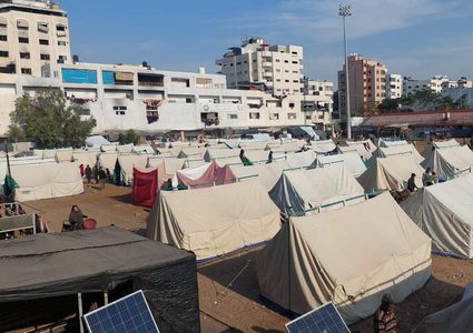 ملعب فلسطين الدولي بات اليوم مكاناً يؤوي النازحين بمدينة غزة في ظل التهجير القسري جراء استمرار حرب الإبادة .