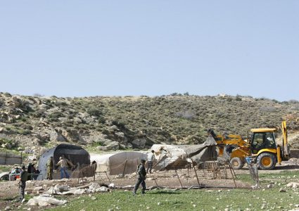 الاحتلال يخطر بوقف العمل في منشآت بالأغوار الشمالية