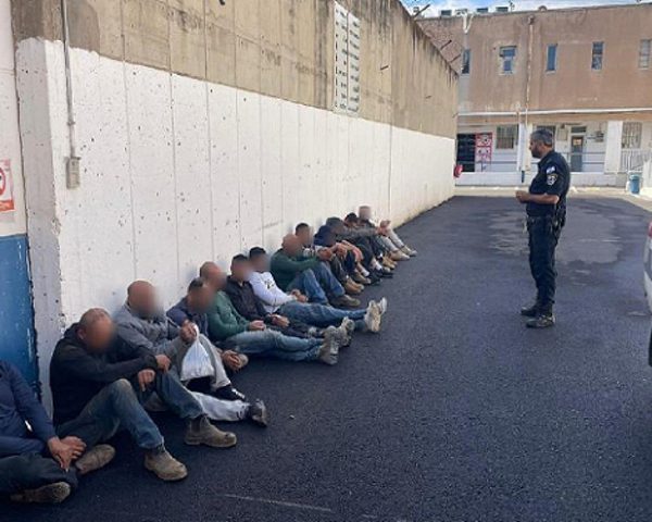شرطة الاحتلال تعتقل 20 عاملا من الضفة في طبرية ومحيطها