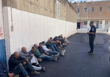 شرطة الاحتلال تعتقل 20 عاملا من الضفة في طبرية ومحيطها