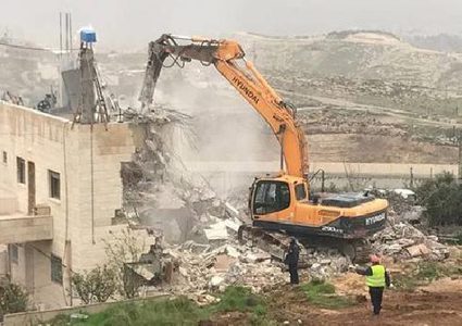 الاحتلال يهدم مسجدا في بلدة جبل المكبر بمدينة القدس