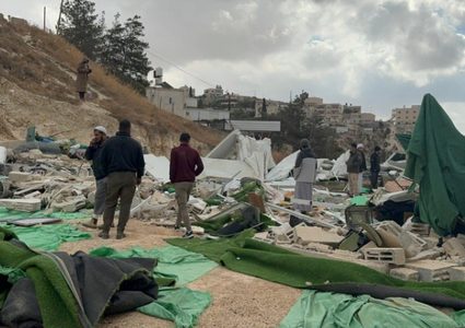 الاحتلال يهدم مسجدا في قرية جبل المكبر