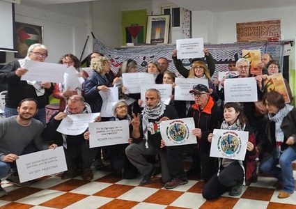 متضامنون إسبان يضربون عن الطعام للمطالبة بوقف حرب الإبادة على شعبنا