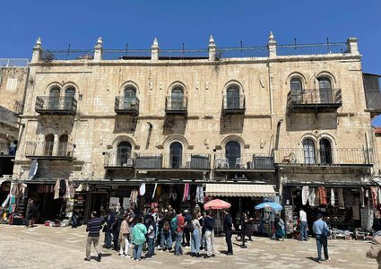 منذ أكثر من شهرين: استمرار حفريات المستعمرين في فندق البتراء بالقدس المحتلة