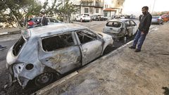 مستوطنون يحرقون مركبتين في المزرعة الغربية شمال غرب رام الله