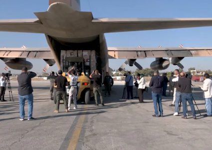 طائرة مساعدات أردنية في طريقها إلى غزة