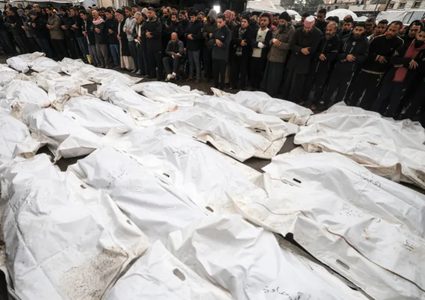 412 يوما من الحرب شهداء بالعشرات ومجازر شمال وجنوب القطاع