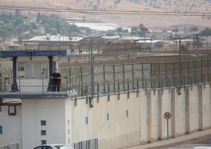 هيئة الأسرى: المعتقلون في سجن النقب يعانون ظروفا صعبة مع قرب حلول الشتاء