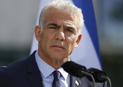 لابيد يقدم خطة سياسية لإنهاء الحرب وعقد مؤتمر إقليمي