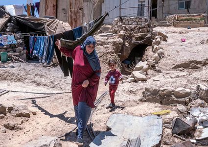 مستعمرون يعتدون على مزارعين في مسافر يطا