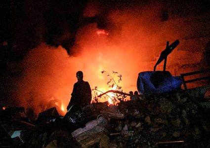 شهداء ومصابون في قصف الاحتلال مجموعة من المواطنين في غزة وخان يونس