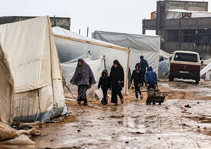 الأمطار تُغرق خيام آلاف النازحين في قطاع غزة