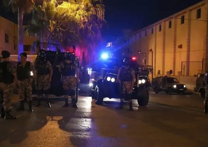 الأمن الأردني يعلن مقتل شخص وإصابة 3 عسكريين في محيط السفارة الإسرائيلية