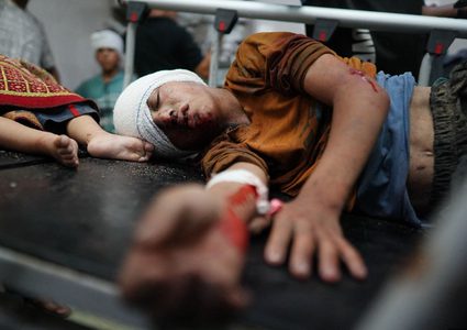 7 شهداء بينهم أطفال في غارات الاحتلال المتواصلة على قطاع غزة وداع جثامين الشهداء