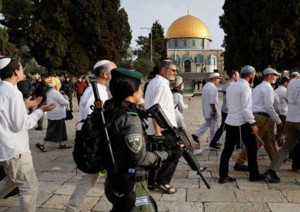 عشرات المستوطنين يقتحمون المسجد الأقصى