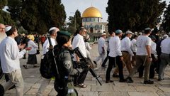 عشرات المستوطنين يقتحمون المسجد الأقصى