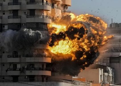 جيش الاحتلال يعلن استهداف 12 مقرا لـ"حزب الله" اللبناني