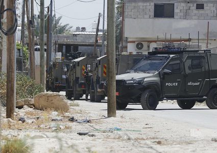 الاحتلال يهدم غرفة زراعية وسورا في دير دبوان شرق رام الله