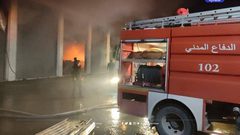 30 رجل إطفاء و6 ساعات لإخماد حريق مستودع في الريحية جنوب الخليل