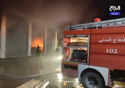 30 رجل إطفاء و6 ساعات لإخماد حريق مستودع في الريحية جنوب الخليل