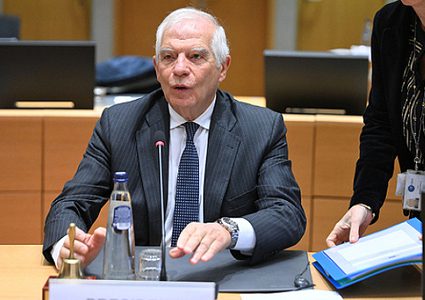 بوريل: التجويع يُستخدم سلاحا ضد شعب تُرك وحده في شمال غزة