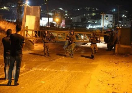 الاحتلال يغلق مداخل أريحا بالبوابات الحديدية