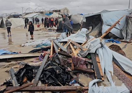 الهلال الأحمر: أكثر من 10 آلاف خيمة غرقت في مواصي خان يونس