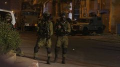 الاحتلال يعتقل شابين من أريحا عند حاجزين عسكريين