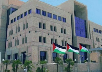 اسرائيل توافق على تمديد علاقة البنوك الإسرائيلية مع البنوك الفلسطينية