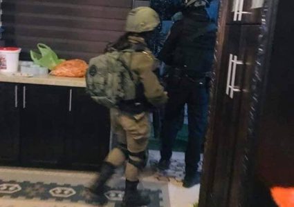 الاحتلال يقتحم منزل الشهيد حسين