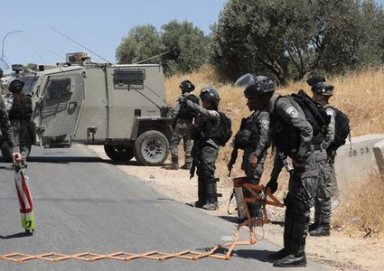 الاحتلال ينصب حاجزا عسكريا في سنجل شمال رام الله