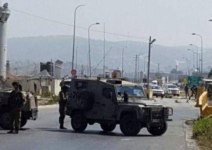 الاحتلال ينصب حاجزا عسكريا عند مدخل قرية النبي صالح شمال رام الله