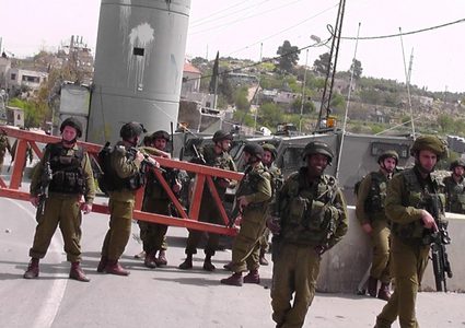 الاحتلال يشدد حصاره لمخيم الفوار