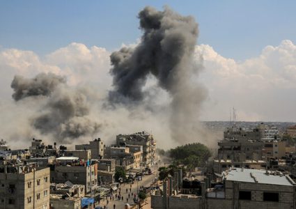 عشرات الشهداء و الجرحى في استمرار القصف الإسرائيلي لقطاع غزة لليوم 422 للعدوان