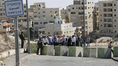 القدس.. الاحتلال يوزع اخطارات هدم في بلدة العيسوية