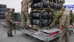 سيناتور أمريكي يدعو لتجميد تصدير الأسلحة لإسرائيل والاعتراف بالدولة الفلسطينية