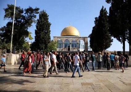 مستوطنون يقتحمون المسجد الأقصى