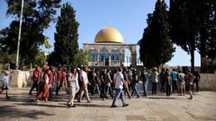 مستوطنون يقتحمون المسجد الأقصى