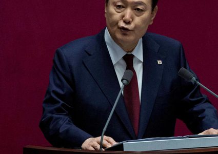 رئيس كوريا الجنوبية يعلن الأحكام العرفية بالبلاد ويغلق البرلمان