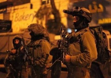 الاحتلال يعتقل مواطنة من الخليل