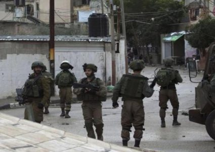 الاحتلال يقتحم اليامون ويداهم محالات تجارية