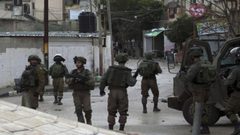 الاحتلال يقتحم اليامون ويداهم محالات تجارية