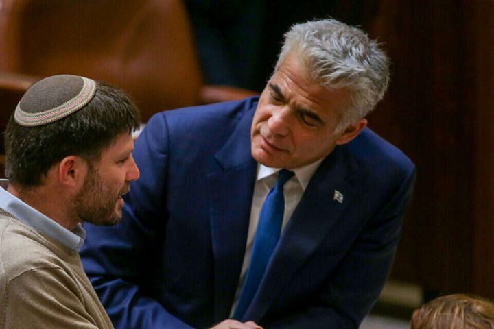 لابيد يفضح خطة لسموتريش