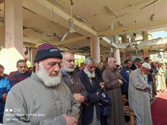 إقامة صلاة الجمعة بمسجد الفاروق المدمر في النصيرات وسط القطاع