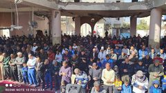 إقامة صلاة الجمعة بمسجد الفاروق المدمر في النصيرات وسط القطاع